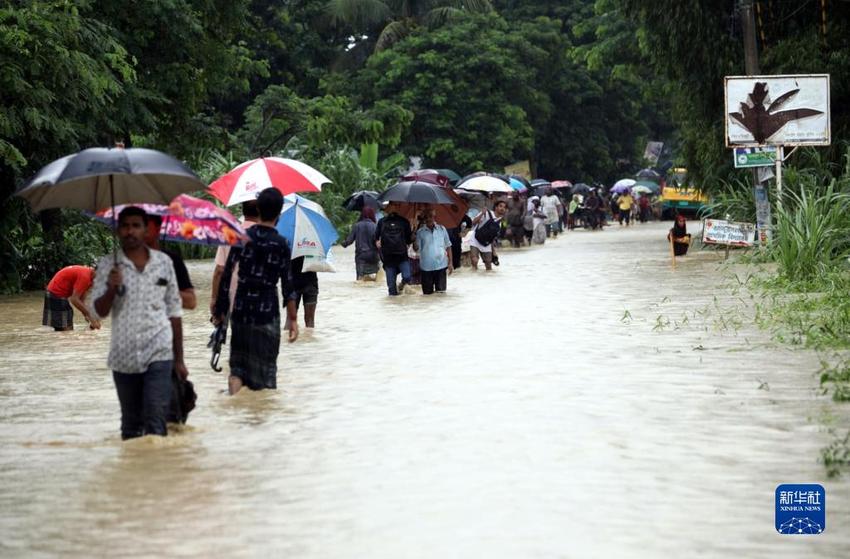 孟加拉国吉大港地区遭暴雨袭击