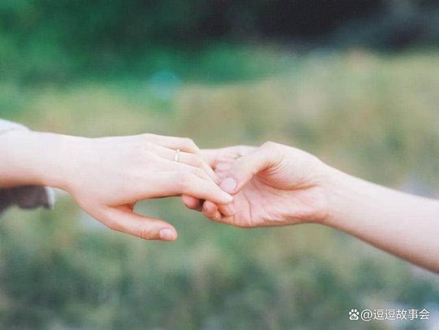 为照顾瘫痪婆婆，她辞掉月薪6千的工作，公公却把三套房给小叔子