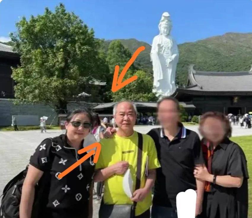 奇葩！蔡天凤现任公婆与前任公婆关系太好了，一起爬山，从不设防