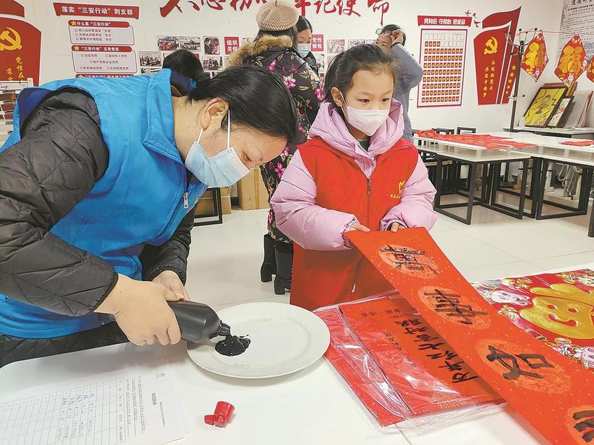 小小志愿者 社区送祝福