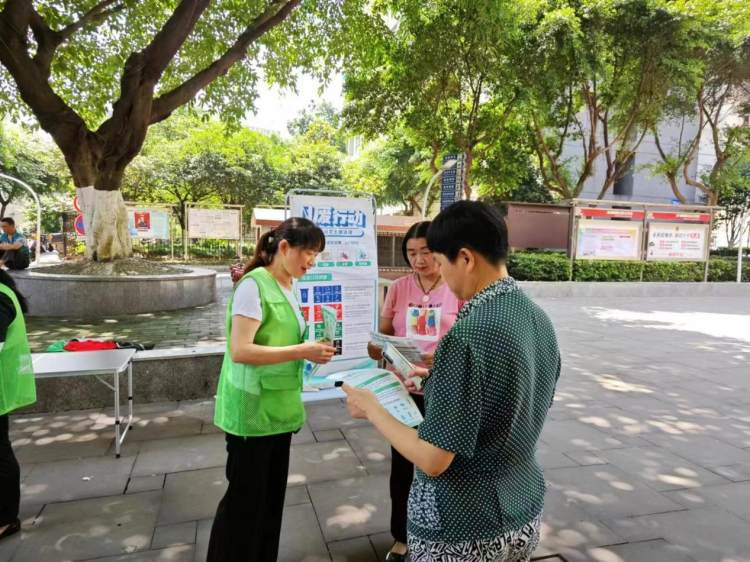 重庆两江新区：天宫殿街道志愿者“绿色行动”引领环保新风尚