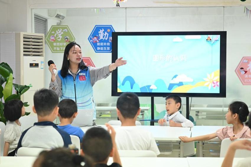 这个夏天，大学生和小朋友一起“快乐暑假”