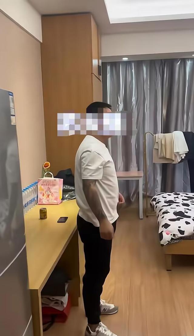 女子用“小号”约男友酒店开房：男友欣然赴约，现场怒提分手