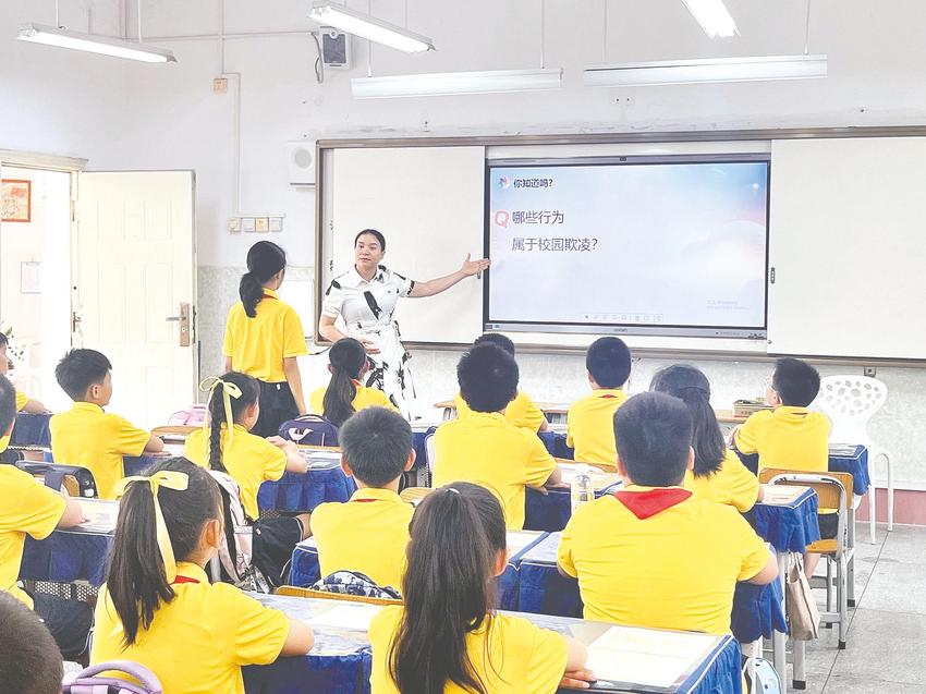 筑牢学校安全防范屏障 护航学生平安健康成长