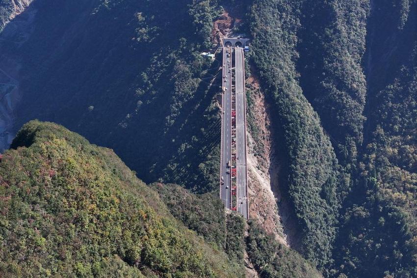 巫镇高速通车在即 陕西重庆连起高速公路新通道