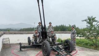 麒麟区三宝青峰增雨防雹连：观多变云端 保家乡平安