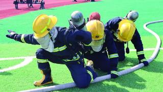 “消防蓝”高温下锻造过硬本领守护港城平安