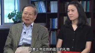 杨振宁携48岁翁帆度过102岁生日 曾称她是上帝给我最后的礼物：网友围观送祝福