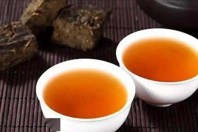 过了60岁以后，要少喝茶？医生：不想疾病来临，这几种茶最好忌口