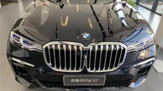 BMW顶级SUV，车长5163MM，外观风格很激进