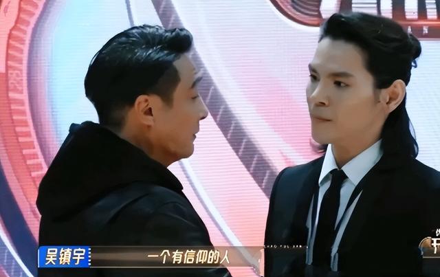 吴镇宇打断向佐表演引争议！网友热议：真性情还是不尊重？