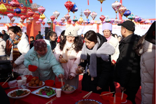 “泾膳泾美·源汁源味”乡村特色餐饮美食推广活动在宁夏固原市泾源县雅豪滑雪场举办