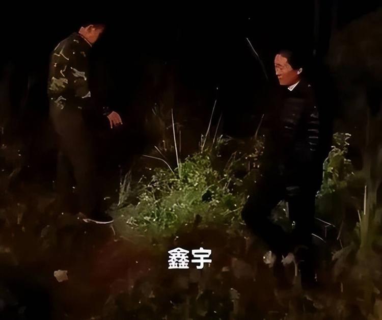 胡鑫宇事件重大发现！学校后山发现一个山洞，周围还有生活的痕迹