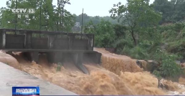 暴雨致湖南多地出现山体滑坡、泥石流等情况