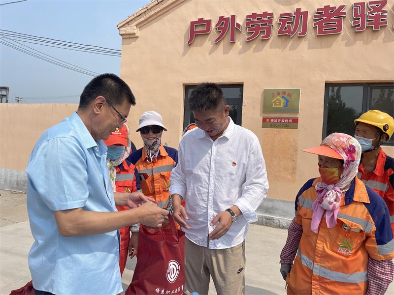 河北唐山芦台：工会送清凉 防暑保安康