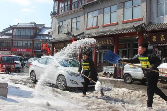 郯城：“和谐使者”战冰斗雪保平安