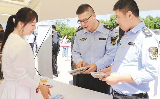 浙江台州路桥区市场监管局护航乌饭麻糍文化节