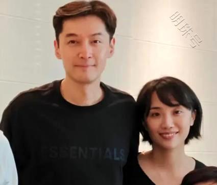 胡歌携老婆与前辈刘松仁聚餐，太太正面照首曝光