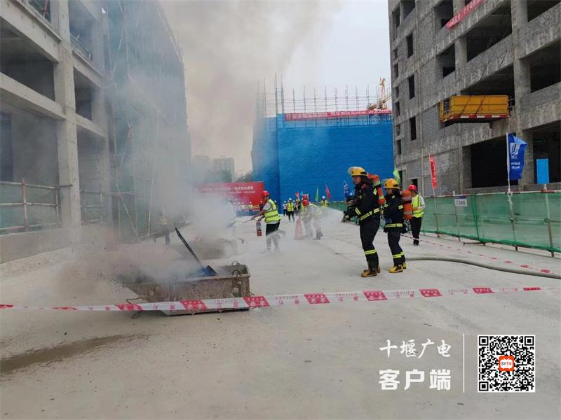 十堰经开区举行建筑施工“安全生产月”应急演练