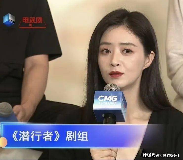 这一次，蒋欣瘦出尖锁骨，终于洗掉“虎背熊腰”标签，美得太耀眼