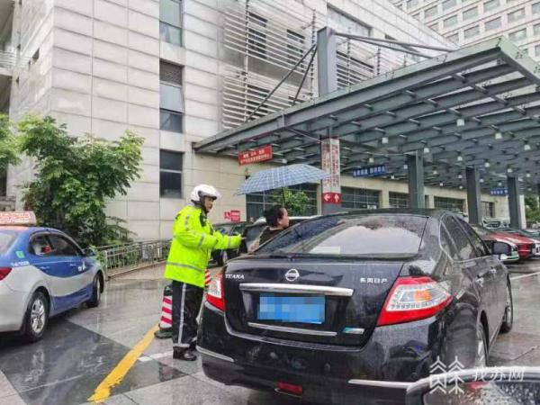 暴雨中，无锡城市里满满都是责任与爱