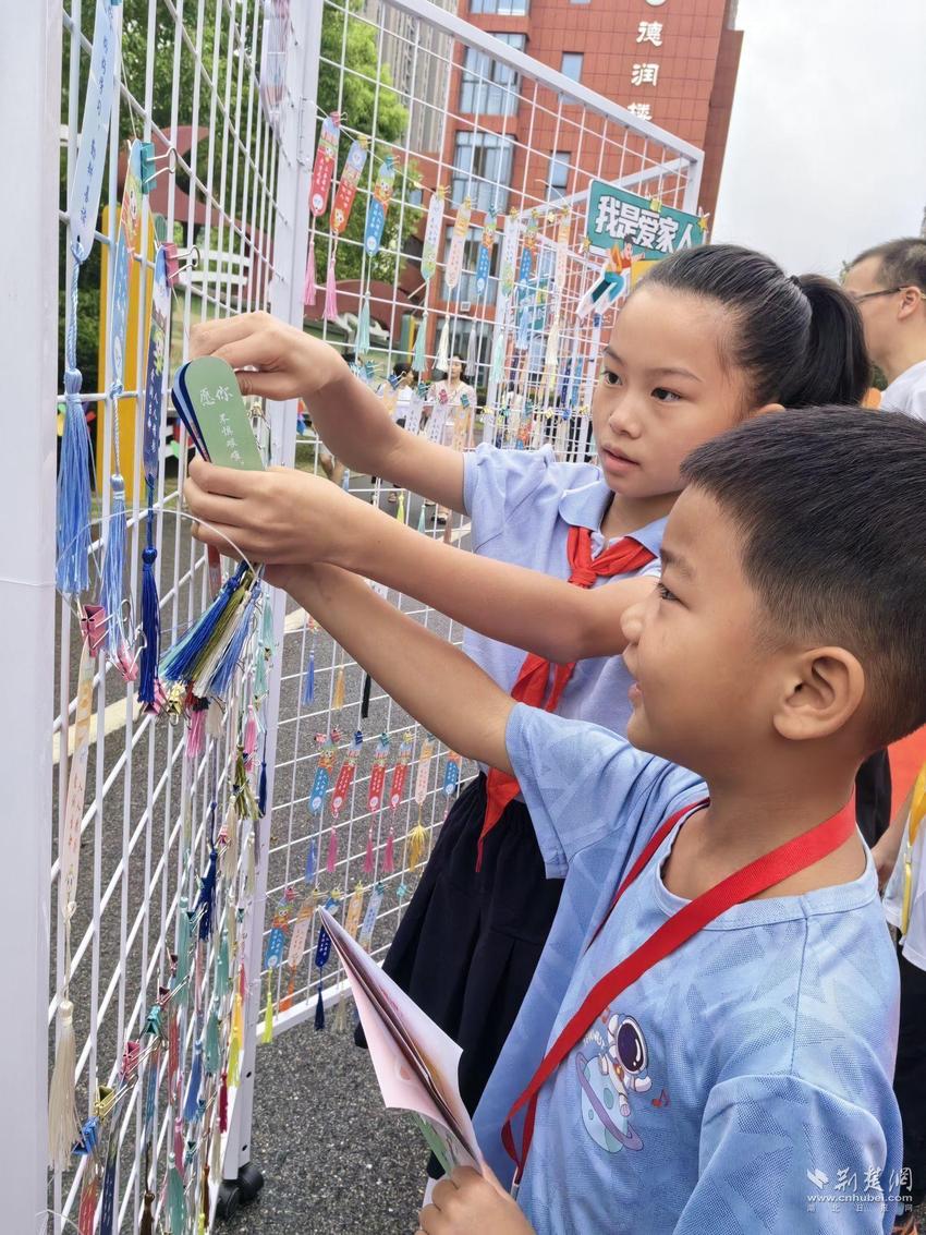 书签传情、护照启梦 这所小学新生收获满满爱与期待