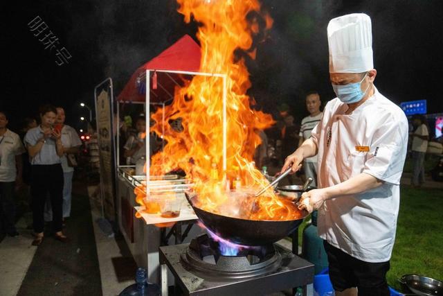 湖南汉寿：夜市“烟火气”点亮城市“夜经济”