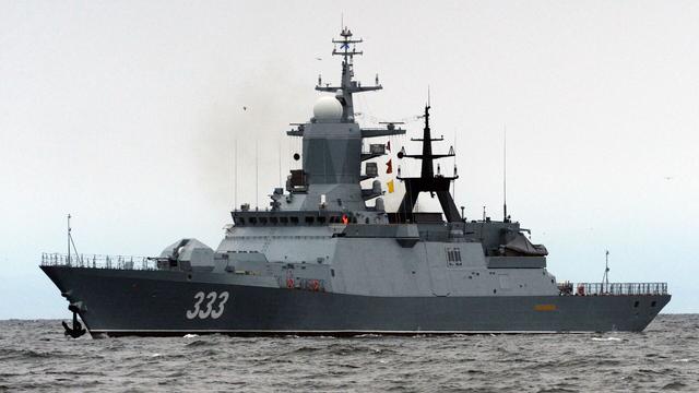 俄中海军舰艇在菲律宾海展开登船临检演练