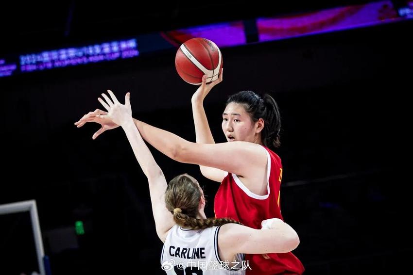 张子宇42分，中国U18女篮不敌澳大利亚队获亚洲杯亚军