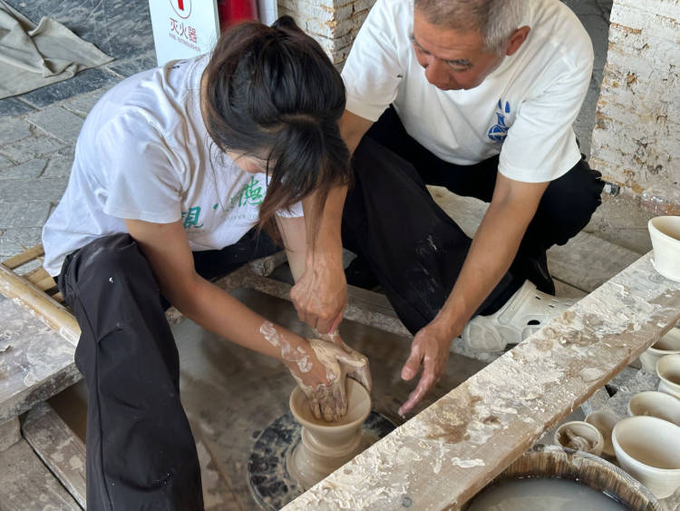 万千气象看江西 | 一片碎瓷还原一段历史，景德镇御窑博物馆的瓷片会“说话”