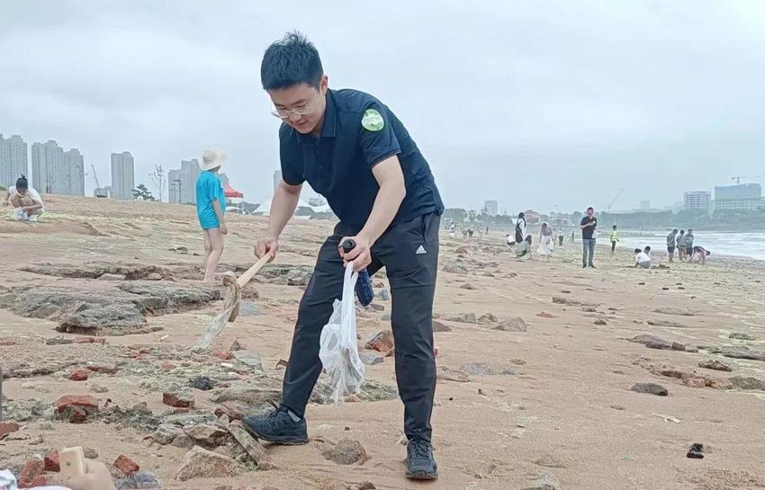 共建美丽海湾 守护蓝色家园|城发集团组织开展海滩净化公益活动