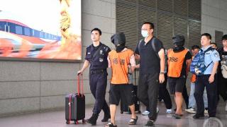 上海警方抓获境外电诈“回流”人员420余人：嫌疑人称一天工作12个小时，不赚钱还要付“路费”