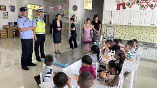 警察叔叔走进幼儿园，寓教于乐送安全