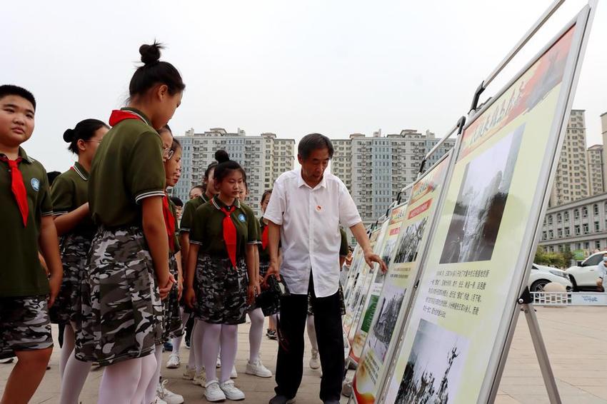 河北献县举办马本斋英雄事迹图片展