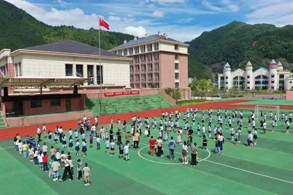 福建两县87名孩子到邻县浙江庆元跨省上学，共享优质教育