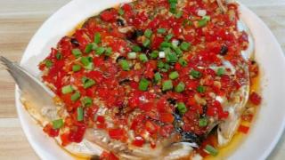 剁椒鱼头是一道美味营养的传统名菜，制作简单，营养丰富