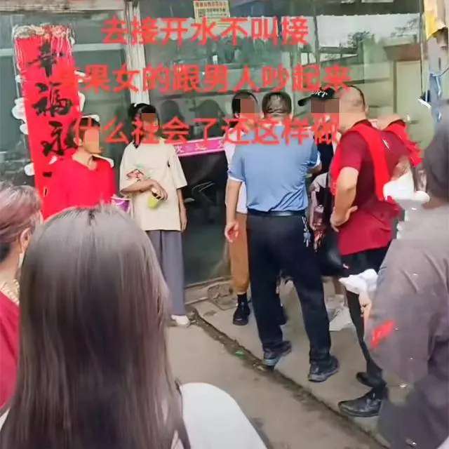 女子坐长途大巴，经过滁州停车接开水，老板要加钱吵起来