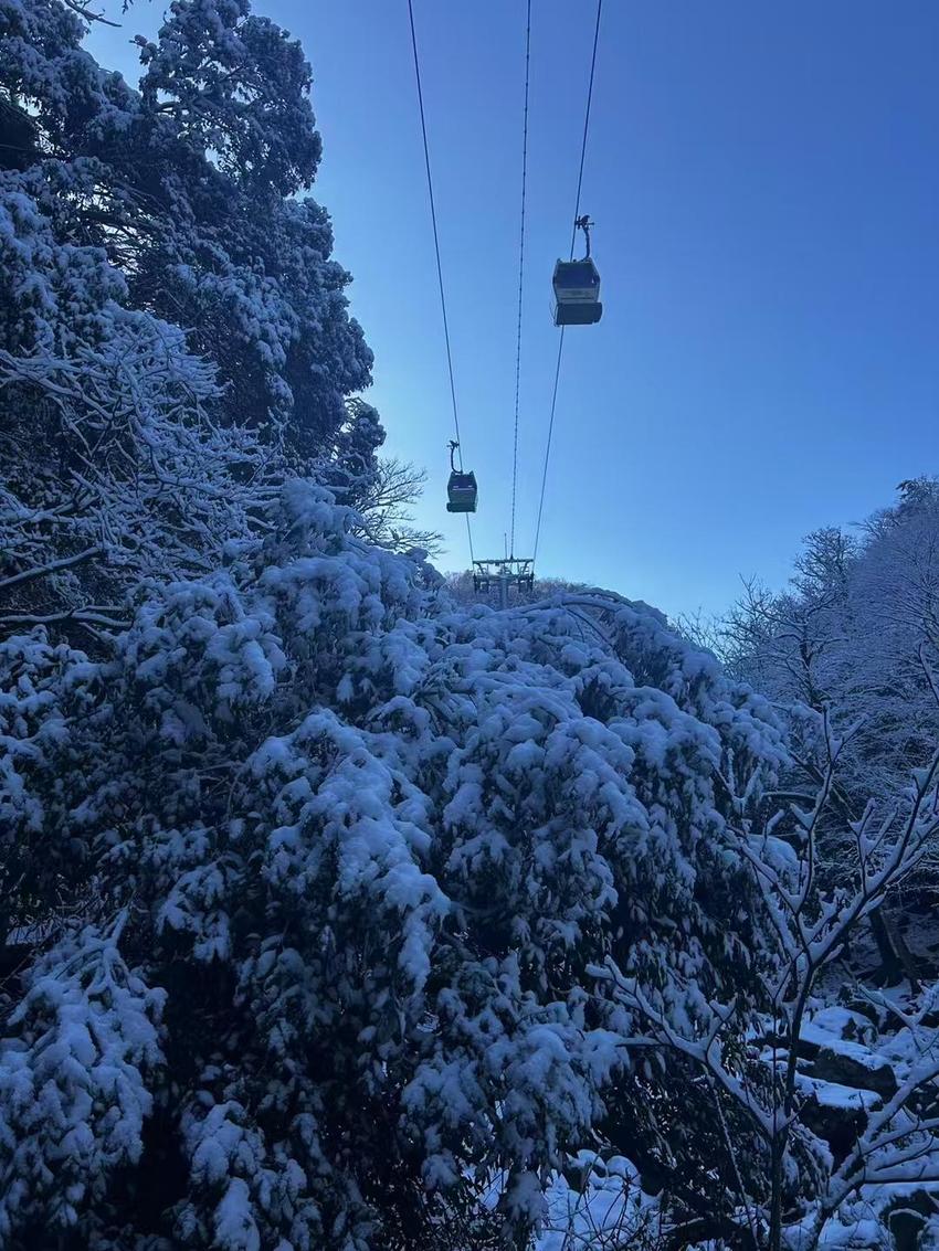 金寨天堂寨景区迎2025年初雪