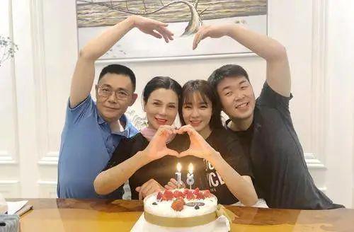 杜海涛与沈梦辰疑似婚变？婚礼筹备现分歧，相互清空动态引猜测