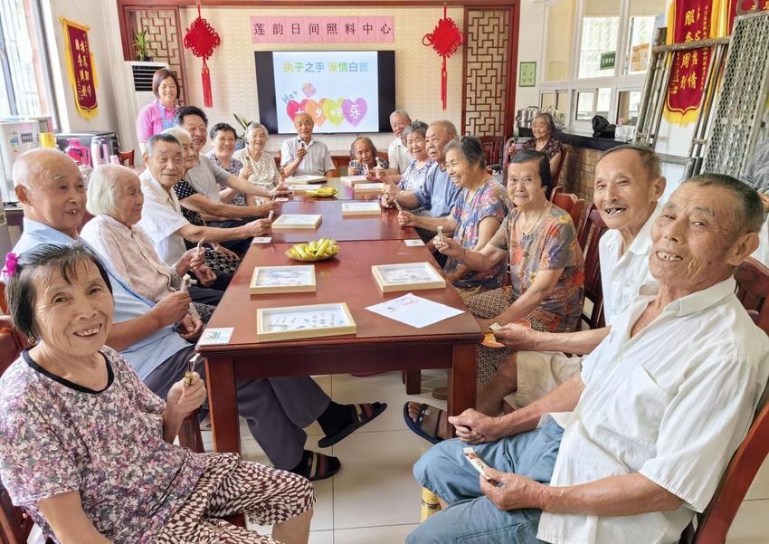 苏州园区莲韵社区：执子之手，深情白首