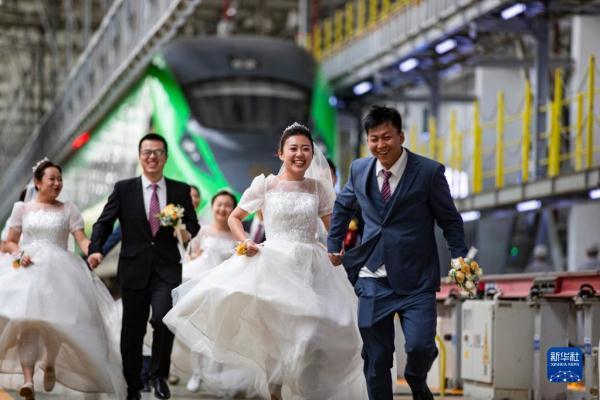 中国铁路太原局举行集体婚礼