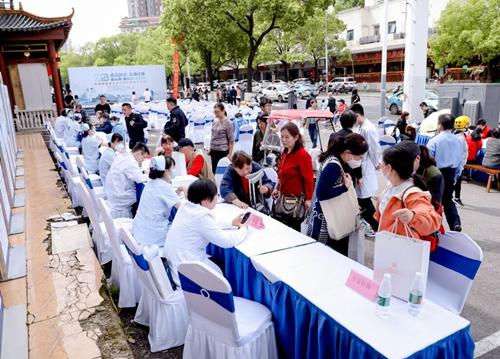 第29个全国肿瘤防治宣传周现场宣传活动在长沙市雨花区举行