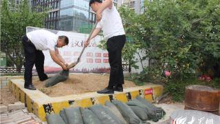 夏季雨水足 青岛温馨巴士“排兵布阵”迎战汛期