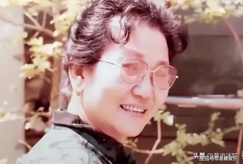 春晚一句台词识破潜伏间谍，去世23年的赵丽蓉，仍被官媒发文缅怀