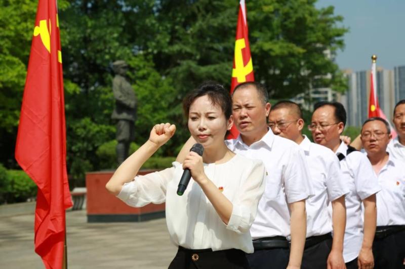 绵阳富乐实验中学组织党员赴苍溪红军渡开展主题党日活动