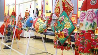 枣庄老年大学举行传统 手工艺作品教学成果展示