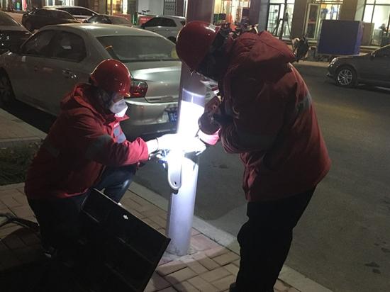 牛城“守夜人”保障城市照明