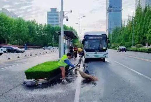 闻“汛”而动，风雨无阻！日照市园林环卫集团全力抢险保通畅