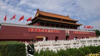 杨超越和爸爸感受北京文化，网友：这才是有品味的旅行！