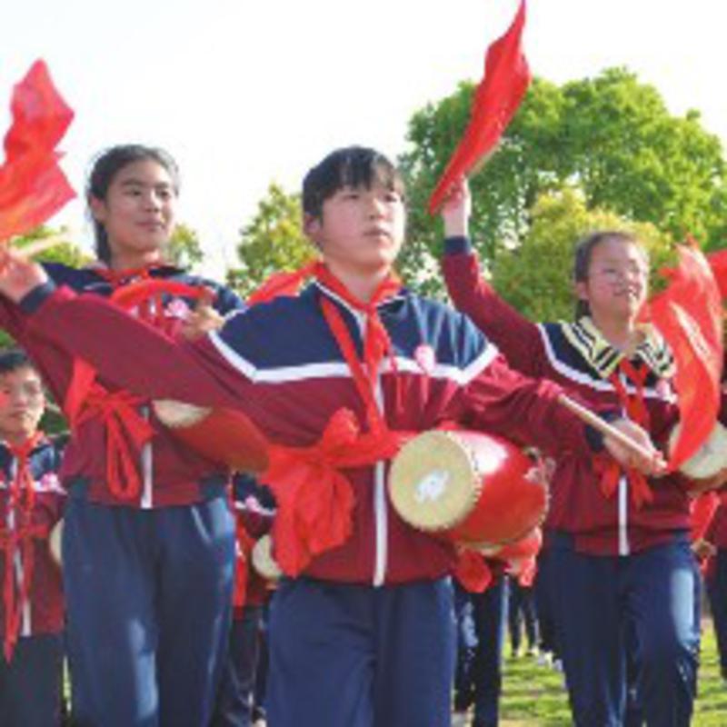 “剪”出五彩世界 “减”出多彩童年